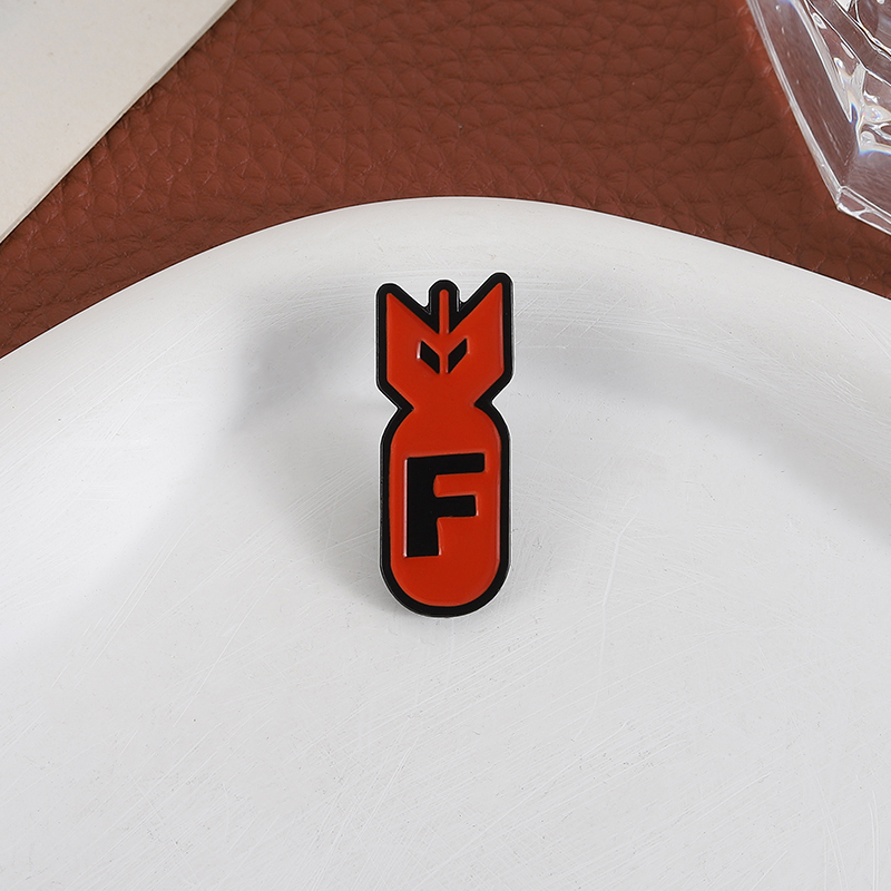 Cartoon Red Bomb F Logo Enamel - Party Games Bomb avis et prix